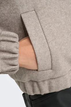 Chaqueta corta botones