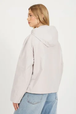 Chaqueta corta con capucha