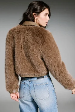 Chaqueta corta de pelo sint&eacute;tico