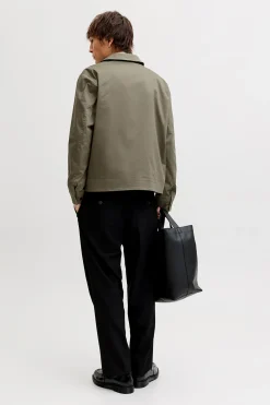 Chaqueta corta de tejido plano