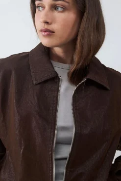 Chaqueta corta efecto desgastado