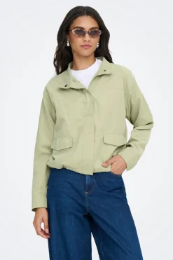 Chaqueta corta ligera