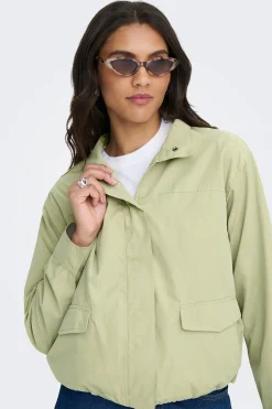 Chaqueta corta ligera