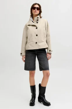 Chaqueta corta tejido plano regular