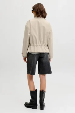 Chaqueta corta tejido plano regular