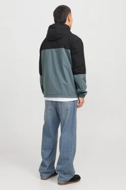 Chaqueta cortavientos capucha