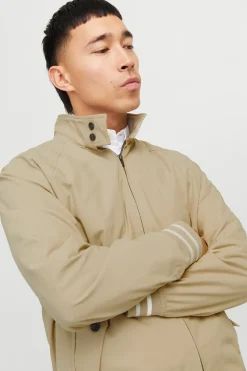 Chaqueta cuello alto