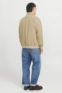 Chaqueta cuello alto