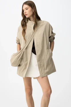 Chaqueta cuello subido oversize