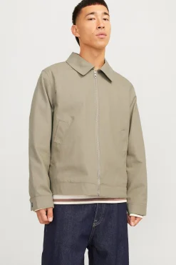 Chaqueta estilo cortavientos