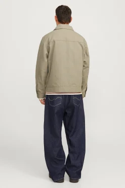 Chaqueta estilo cortavientos