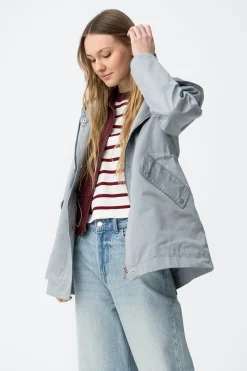 Chaqueta impermeable con capucha