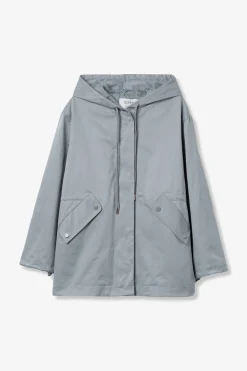 Chaqueta impermeable con capucha