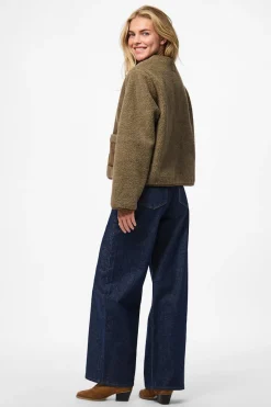 Chaqueta pana detalles ante