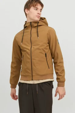 Chaqueta t&eacute;cnica con capucha