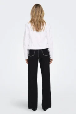 Chaqueta vaquera bolsillos delanteros