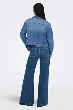 Chaqueta vaquera bolsillos