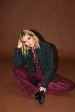 Chaqueta vaquera bolsillos