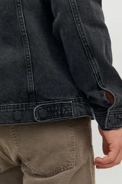 Chaqueta vaquera corta