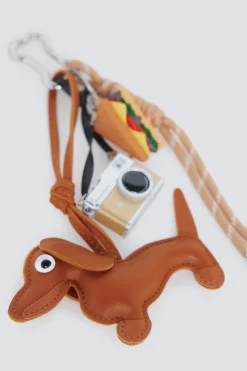 Charm perro salchicha marr&oacute;n