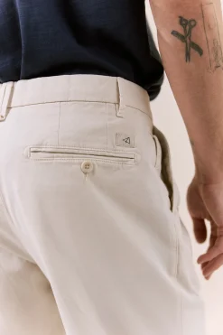 Chino con pinzas regular