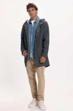 Chubasquero con capucha