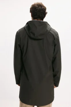 Chubasquero con capucha