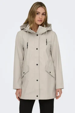 Chubasquero con capucha