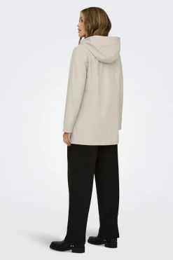 Chubasquero con capucha