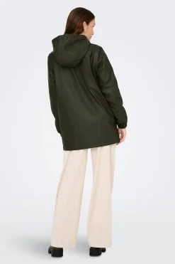 Chubasquero con capucha