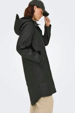 Chubasquero largo con capucha