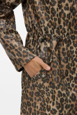 Chubasquero manga larga con capucha