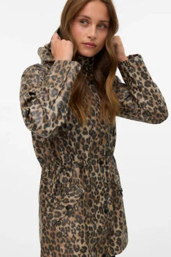 Chubasquero manga larga con capucha