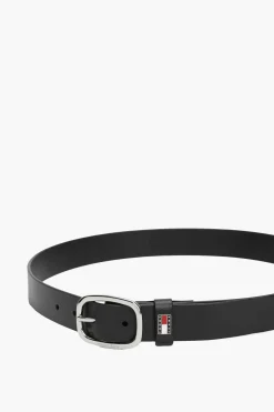 Cintur&oacute;n Tommy Jeans negro con hebilla met&aacute;lica