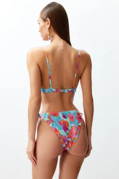 Conjunto de bikini fruncido floral