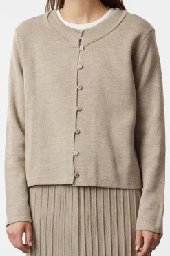 Conjunto de c&aacute;rdigan, falda y top de punto