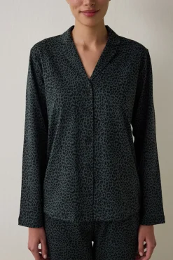 Conjunto de camisa y pantal&oacute;n de manga larga con estampado de leopardo oscuro