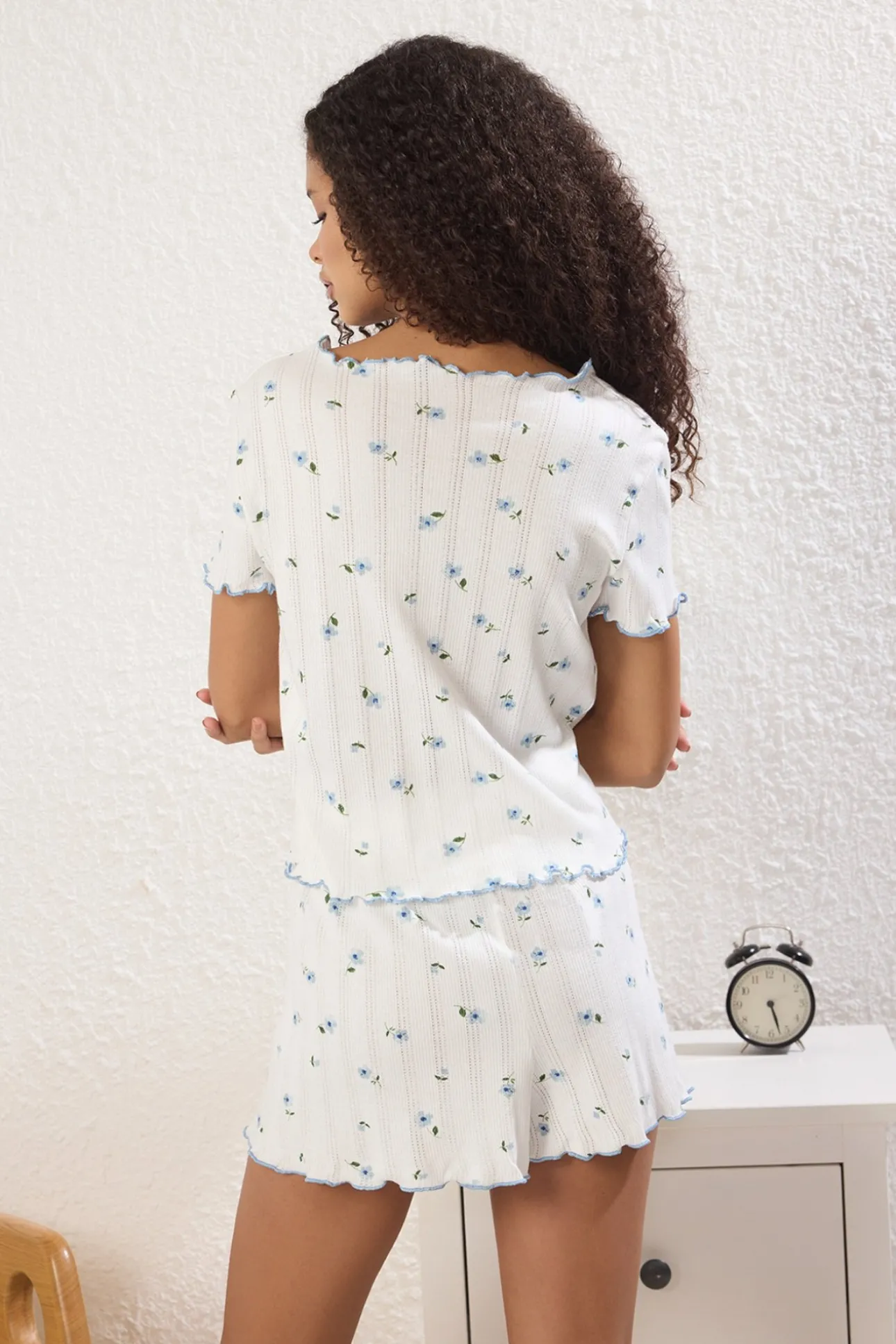 Conjunto de pijama corto floral lazos