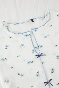 Conjunto de pijama corto floral lazos