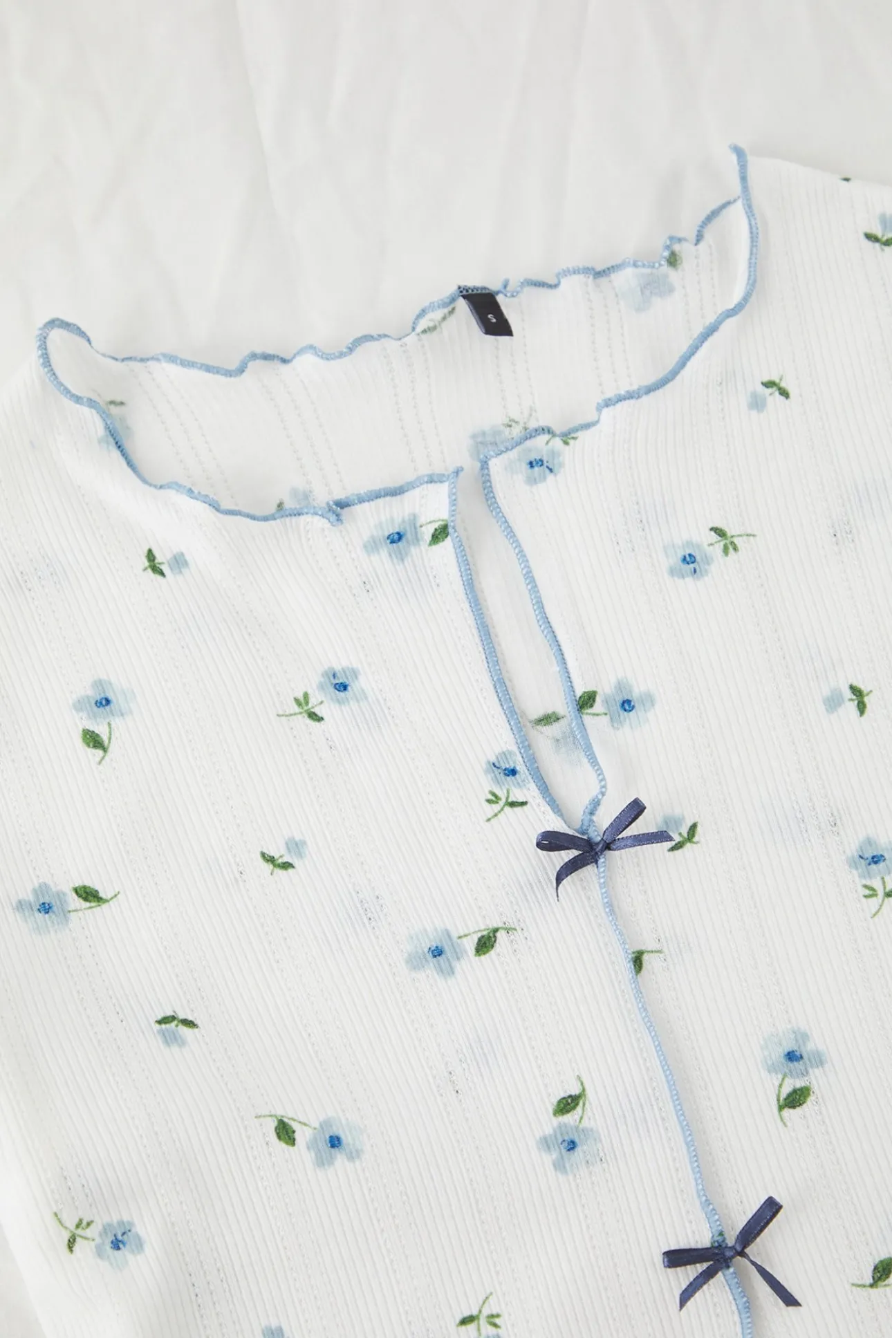 Conjunto de pijama corto floral lazos