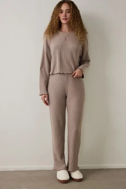 Conjunto de pijama t&eacute;rmico de manga larga con cuello redondo y efecto waffle en color moca