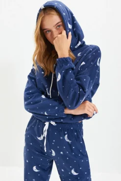 Conjunto pijama polar capucha azul galaxia