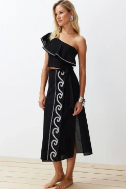 Conjunto top asim&eacute;trico y falda