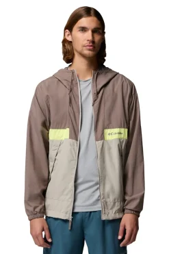 Cortavientos con capucha