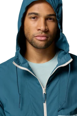 Cortavientos con capucha