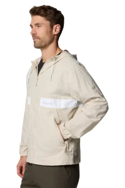 Cortavientos con capucha