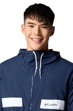 Cortavientos con capucha