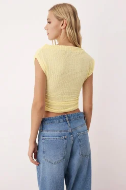 Crop top manga corta