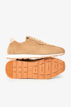 Deportivo se&ntilde;ora Kira Serraje