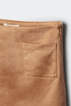 Falda ante ni&ntilde;a